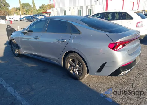 2021 Kia K5 Lxs z USA, uszkodzony, nr VIN 5XXG14J27MG045721